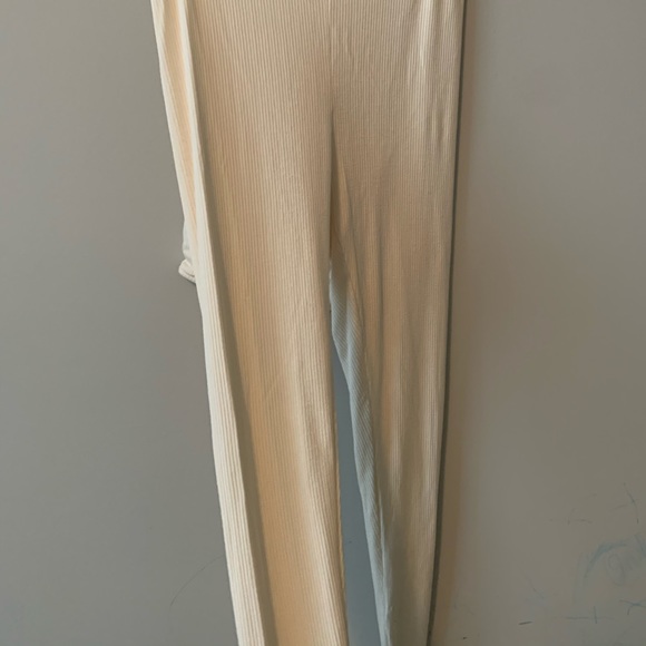 Cream Crop top and leggin - Picture 3 of 5